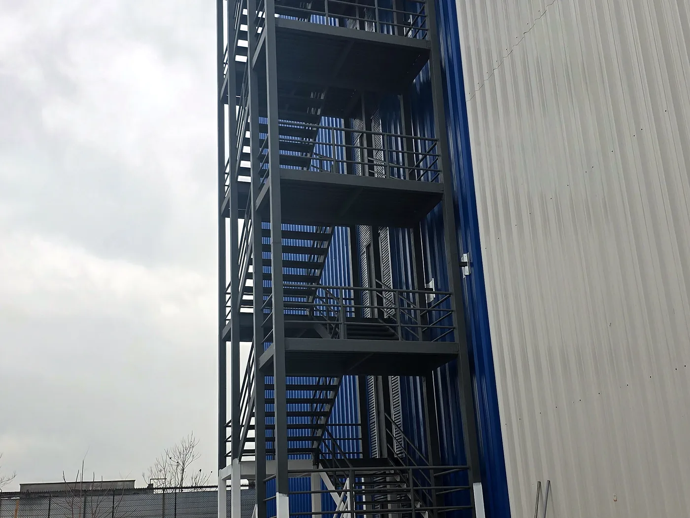 Escalera de Emergencia, BLT Minibodegas, proyecto de ARQO